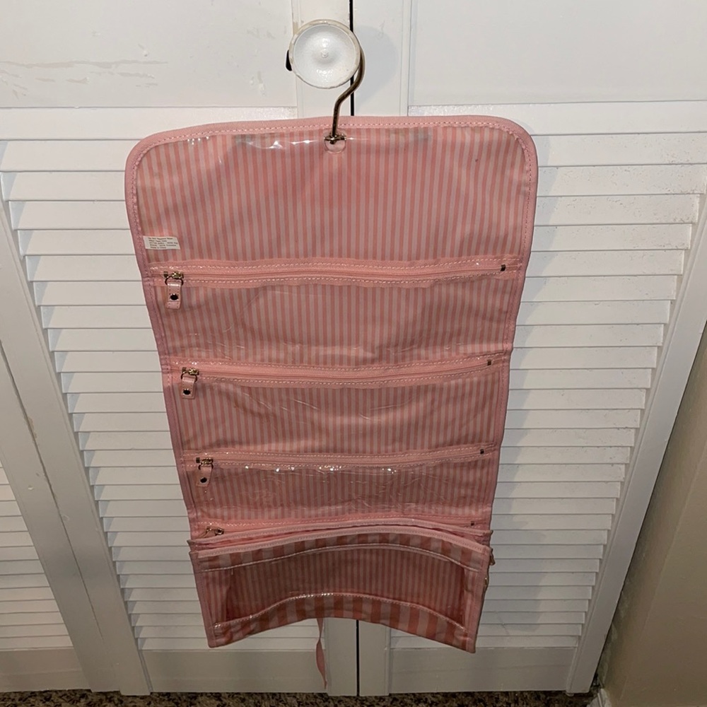 Bathroom accessories holder